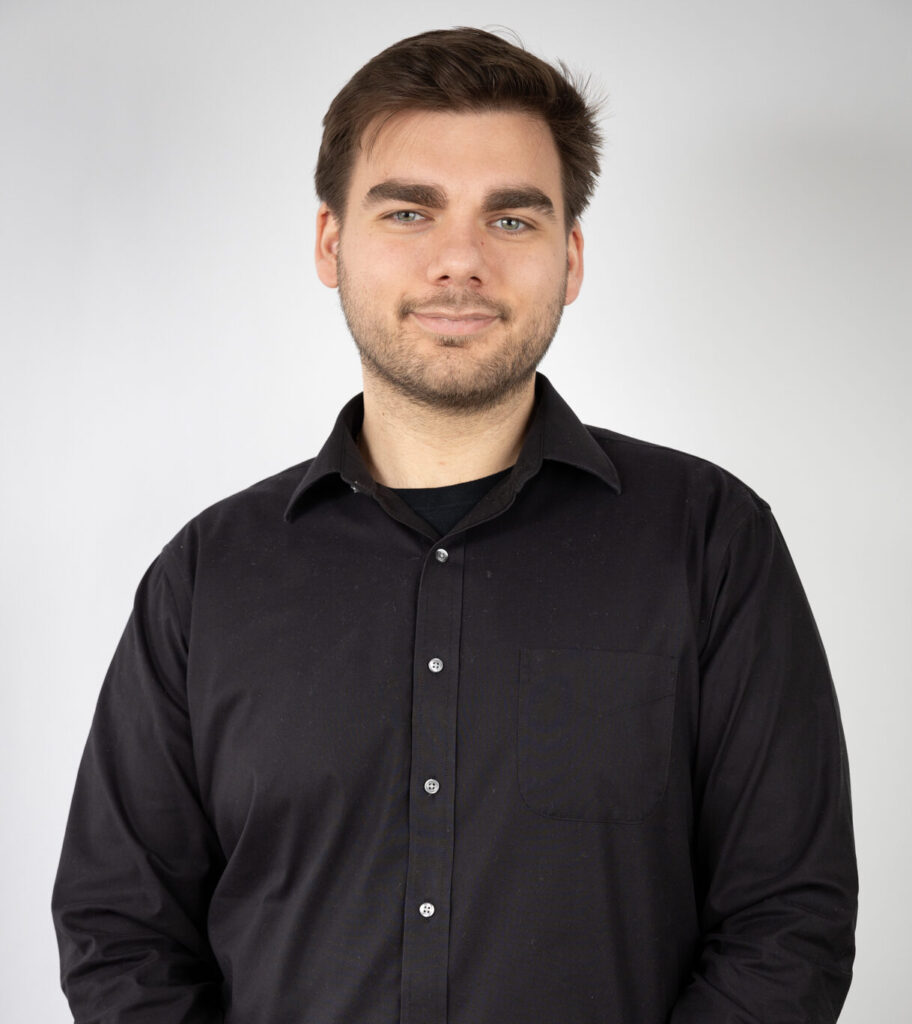 Daniel Hila headshot